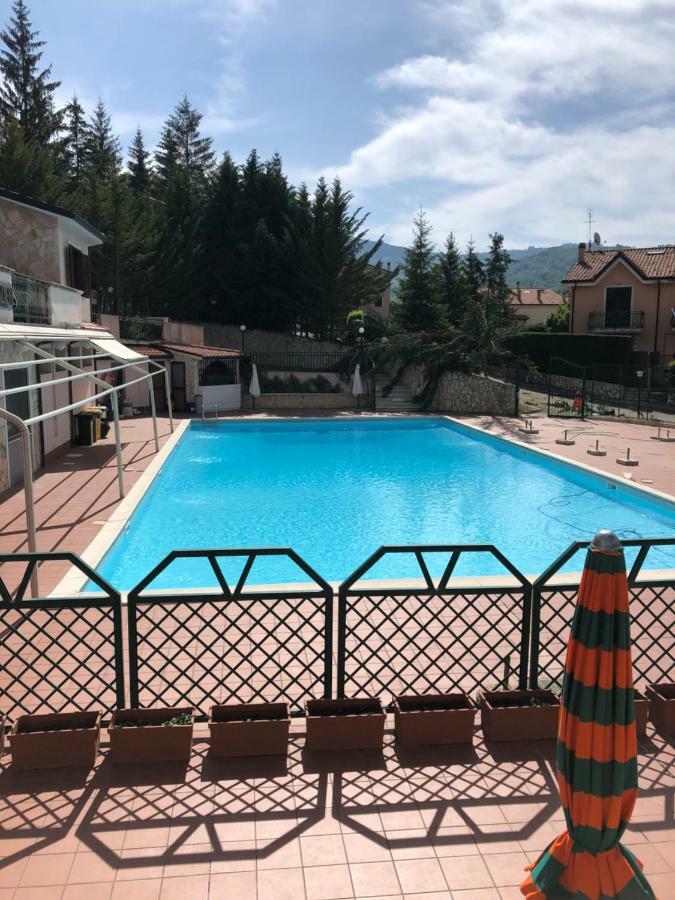 Rifugio Del Cavaliere Lejlighedshotel Ateleta Eksteriør billede